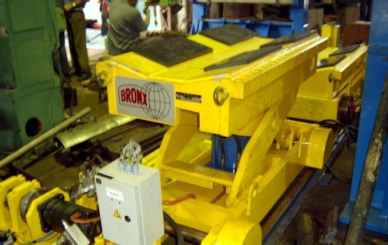 Scissor-type trolley with hydraulic scissor lift mechanism — Pragya Precision Equipment